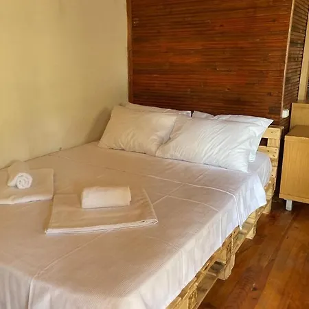 Rosebud Hotel *